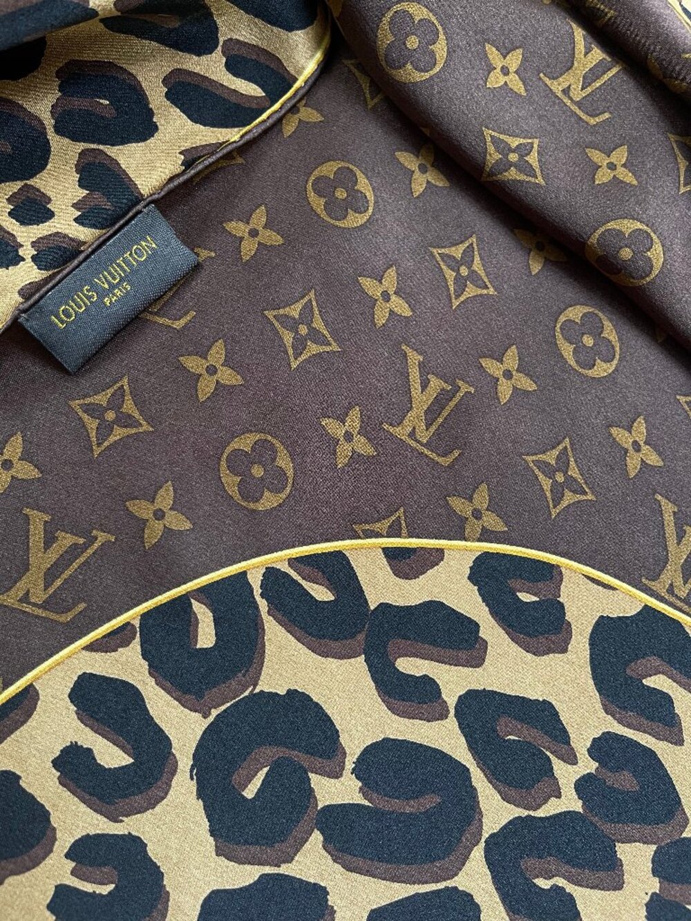 New Louis Vuitton Scarf Leopard Print Monogram Flower Silk Wrap - Picture 8 of 16